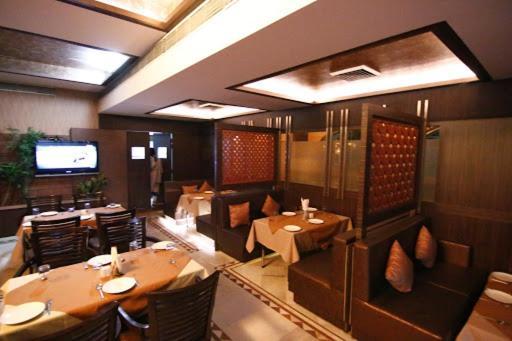 Rass Hotel Канпур Экстерьер фото