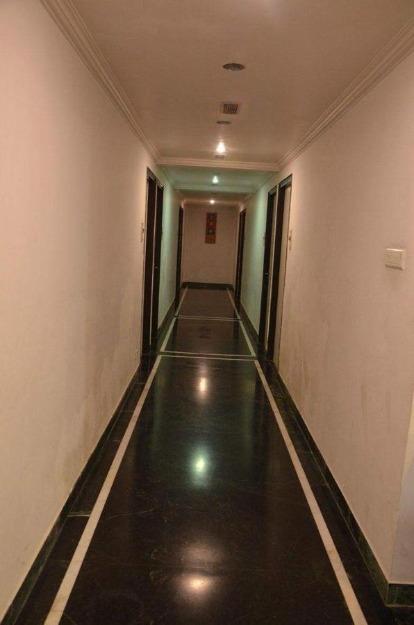 Rass Hotel Канпур Экстерьер фото