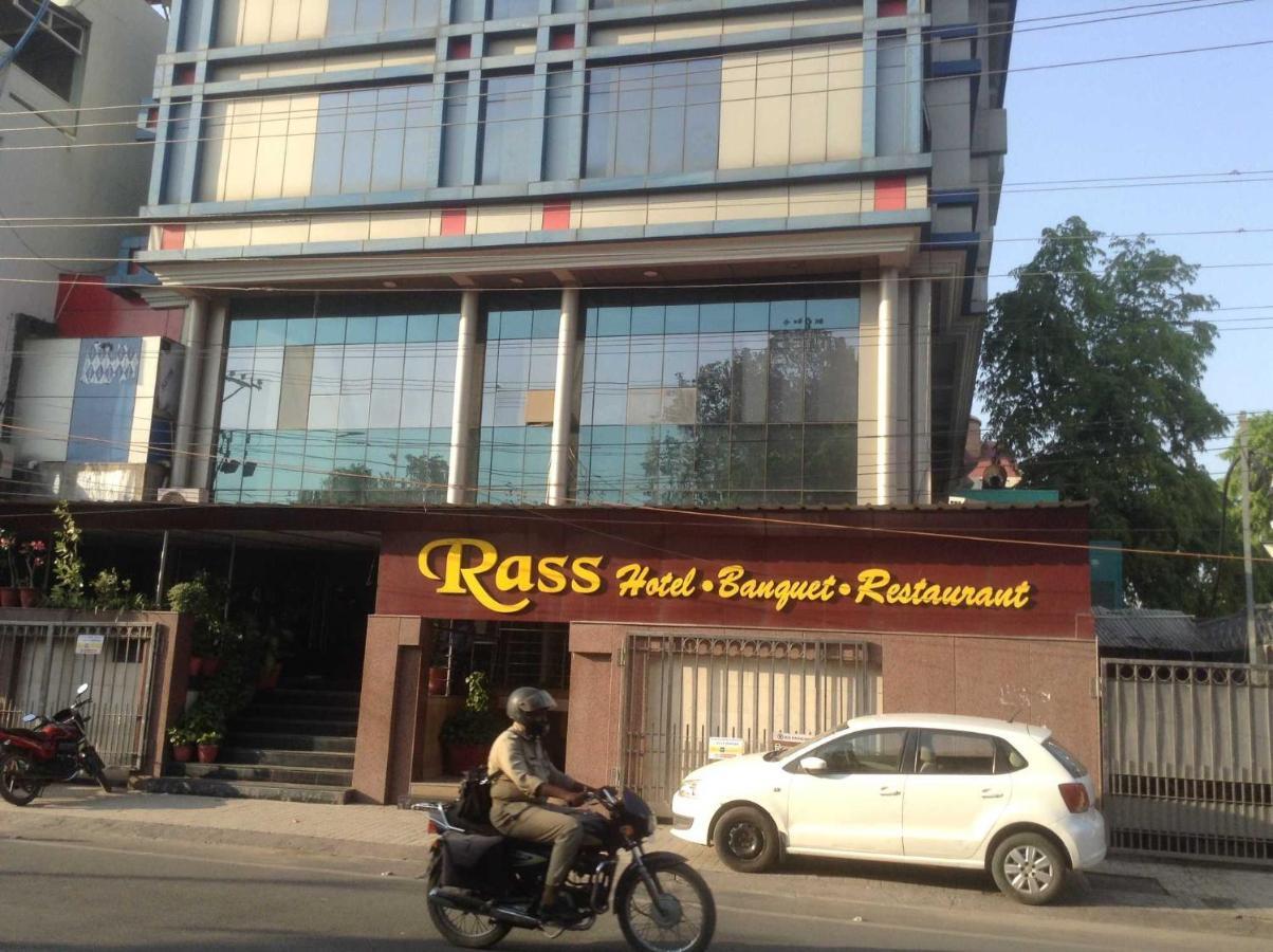 Rass Hotel Канпур Экстерьер фото