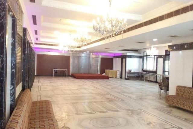 Rass Hotel Канпур Экстерьер фото