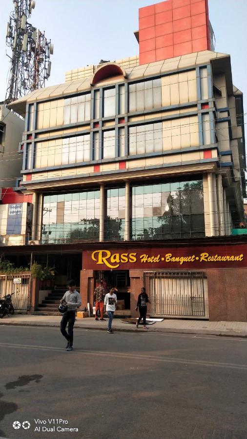 Rass Hotel Канпур Экстерьер фото
