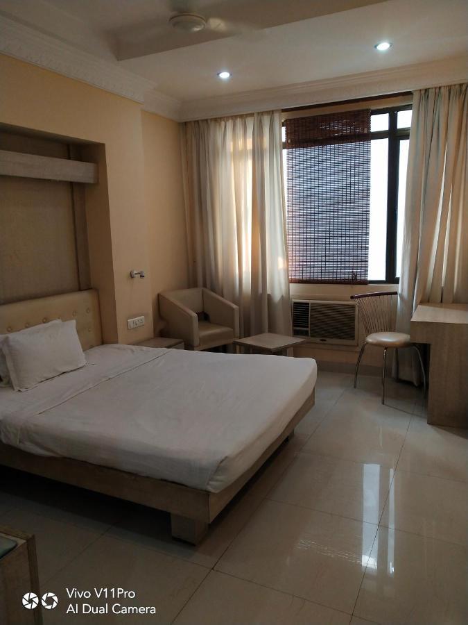 Rass Hotel Канпур Экстерьер фото