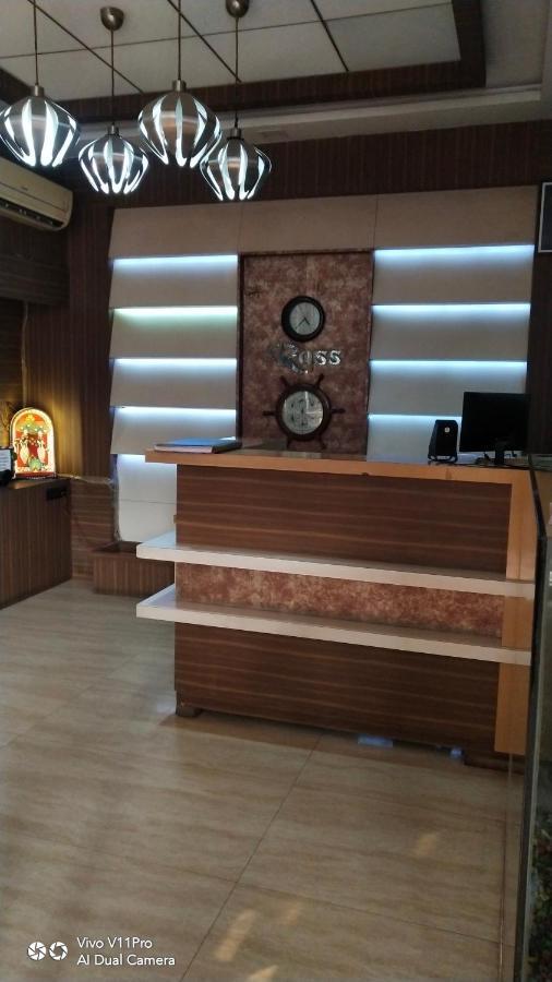 Rass Hotel Канпур Экстерьер фото