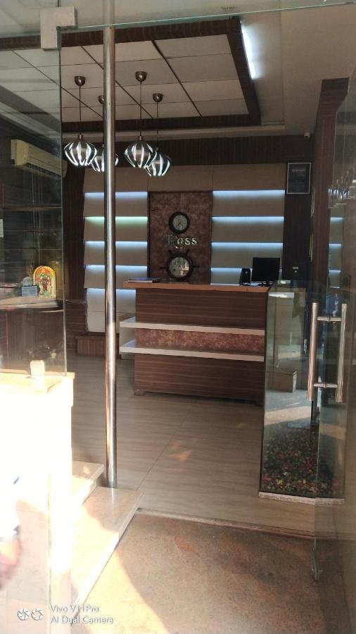 Rass Hotel Канпур Экстерьер фото