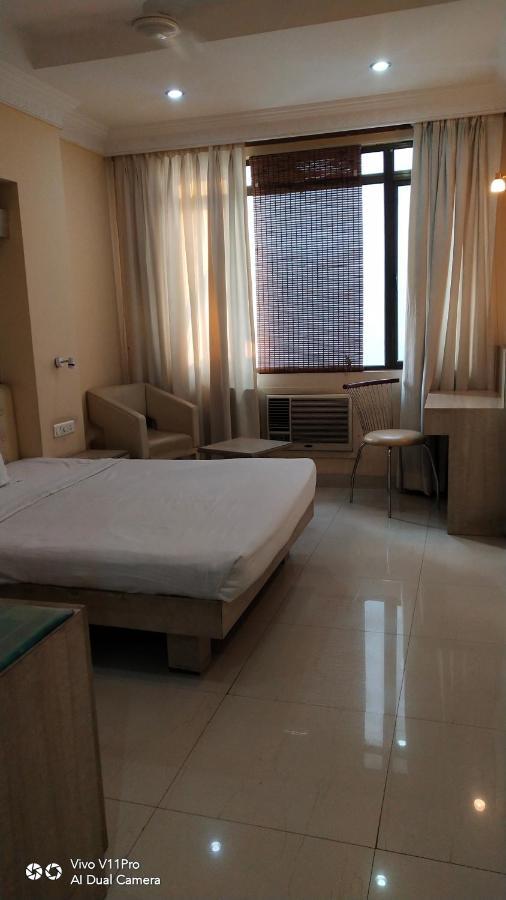 Rass Hotel Канпур Экстерьер фото
