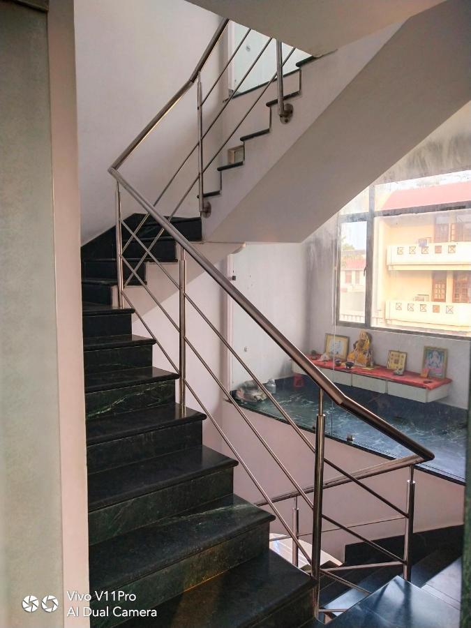 Rass Hotel Канпур Экстерьер фото