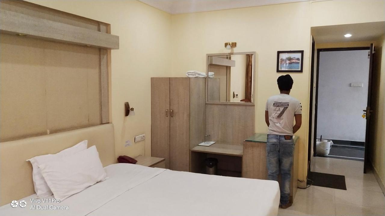 Rass Hotel Канпур Экстерьер фото